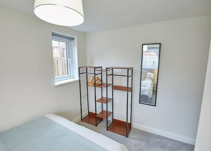 Host & - Emmy's Escape ويتبي